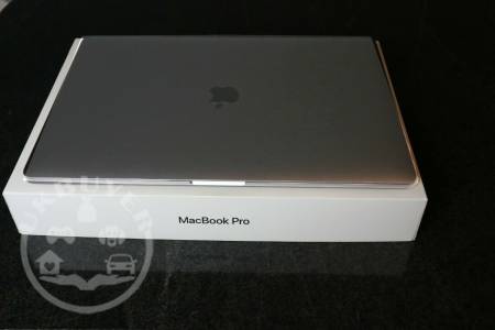   Apple MacBook Pro 15, 2020, touch bar